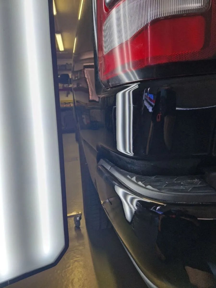 Auto po opravě promáčkliny po lehké nehodě metodou PDR bez lakování
